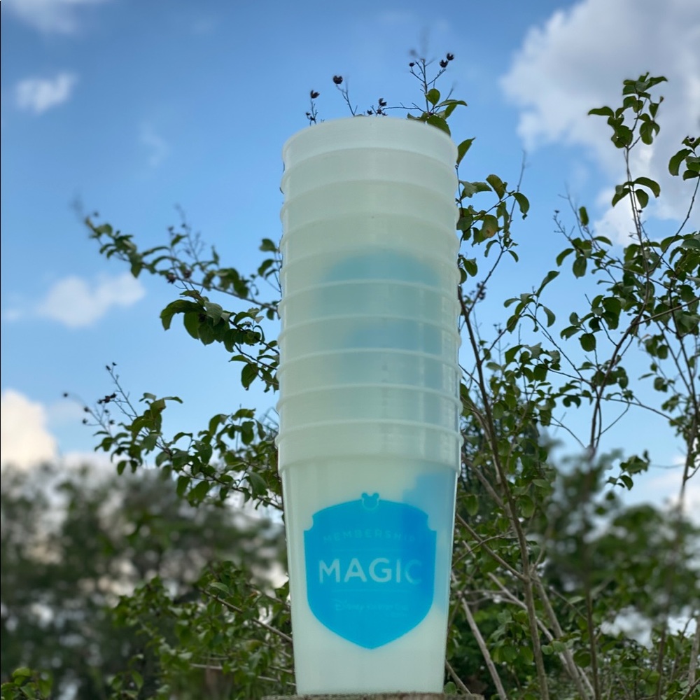 COPY - Disney Magic glow in the dark cups, lot of 10!